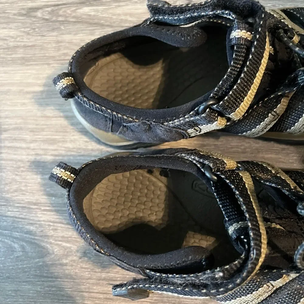 Keen Newport H2 Black Tan Kids Size 2  waterproof Hiking Water Sandals Shoes